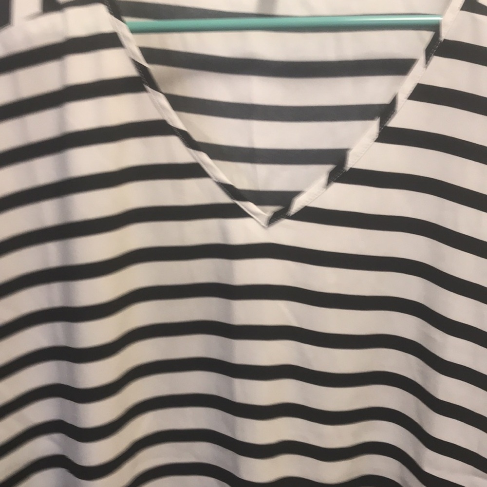 3 for $15 🦋🦋 Express short sleeve black and white stripe blouse - Picture 2 of 8